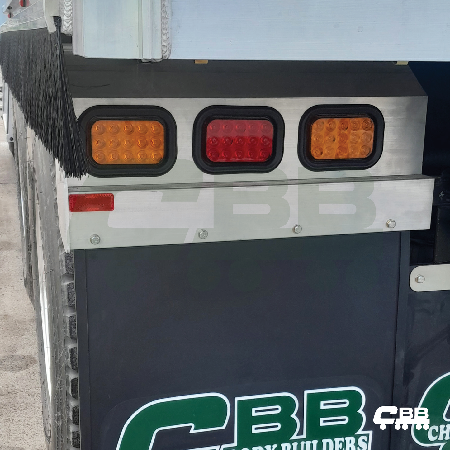 QUARTER GUARDS LARGE - 3 HOLE