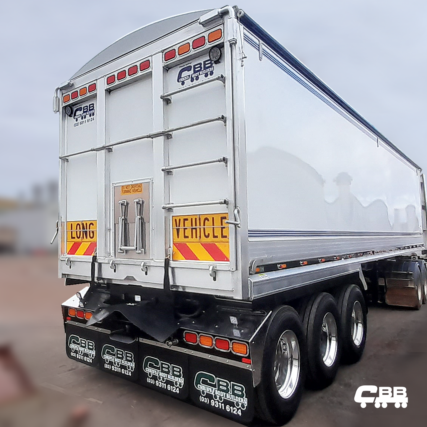 ROAD TRAIN/LONG VEHICLE SIGN - 2 PIECE - HINGED ALUMINIUM