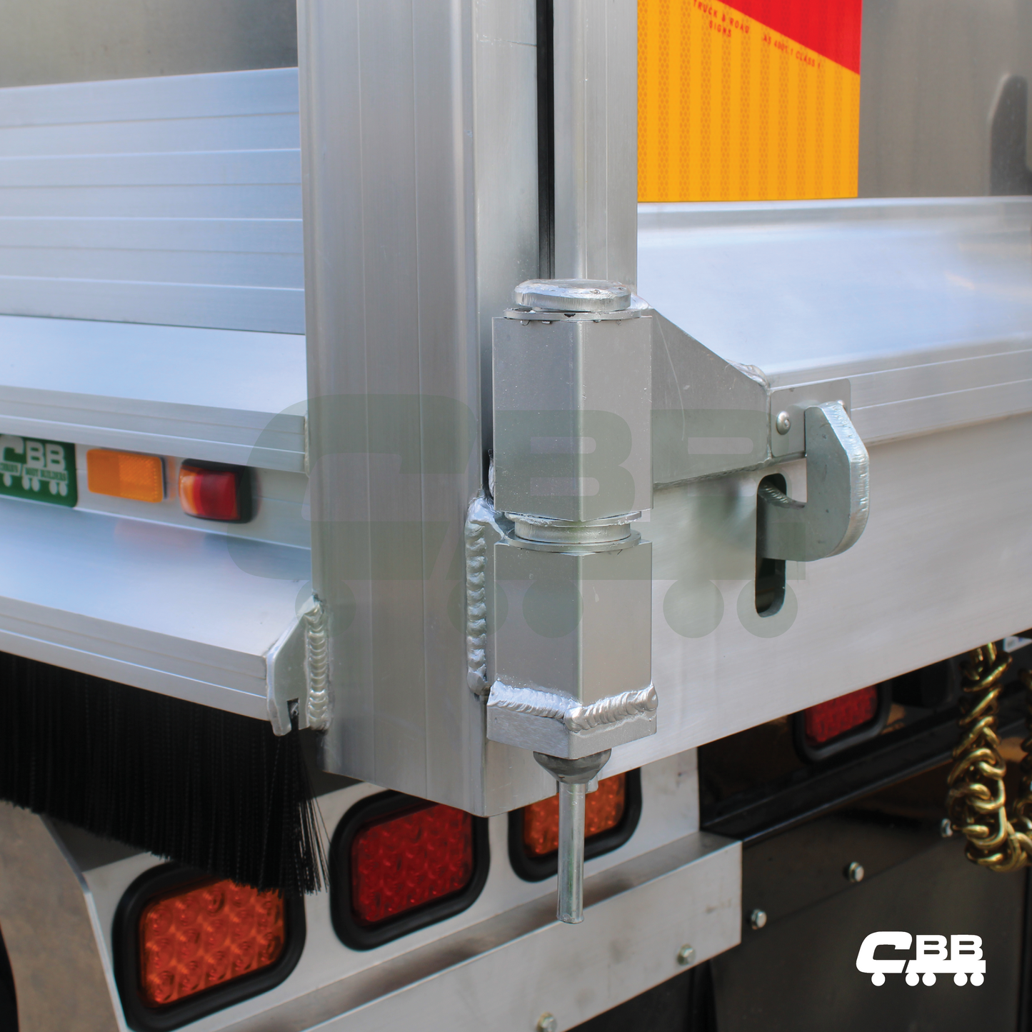 TAILGATE HINGE ASSEMBLY - 2 WAY HINGE - PINS AND BUSHES - LOWER PASSENGER SIDE ONLY - ALLOY