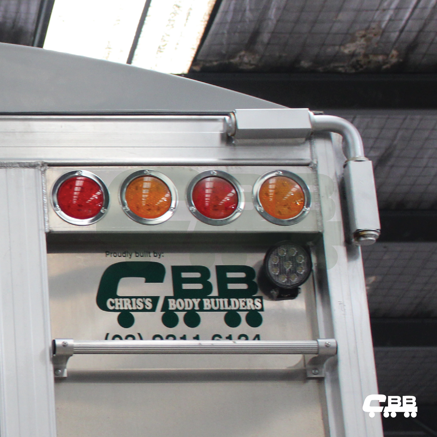 TAILGATE HINGE ASSEMBLY - 1 WAY HINGE - EXTERNAL REAR HINGED - ALLOY